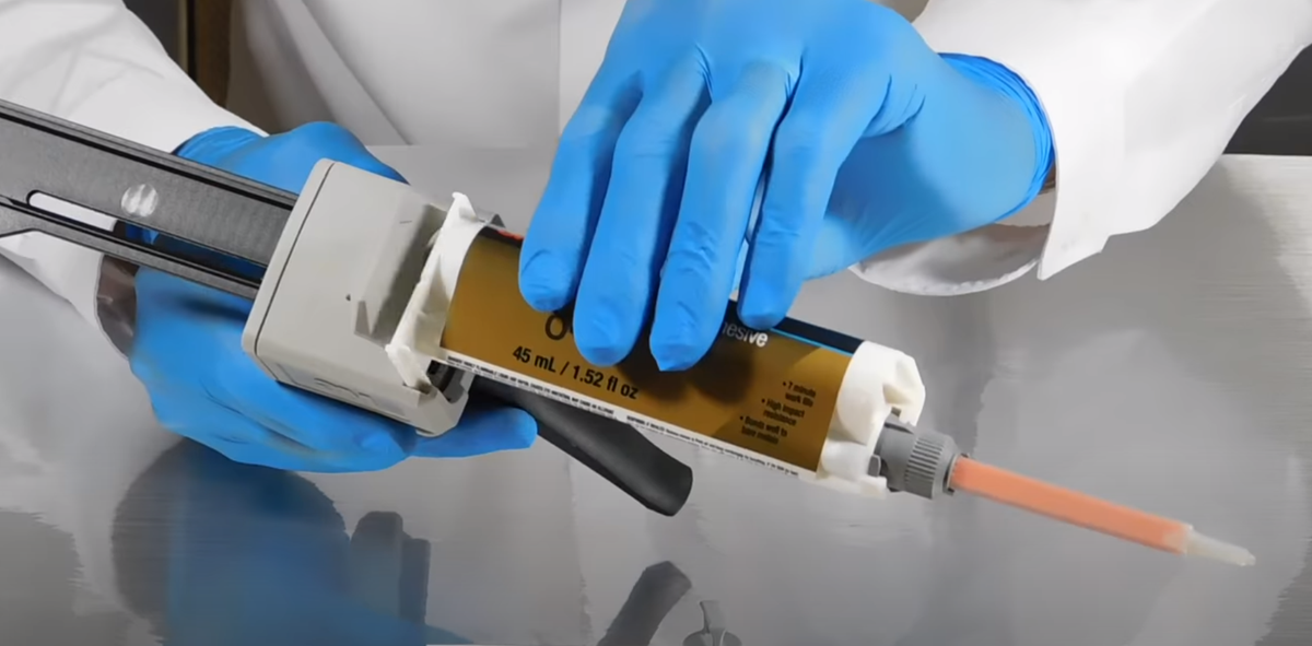 Adhesivos Acrílicos Estructurales: descubriendo la versatilidad de 3M™ Scotch-Weld™ DP8810NS